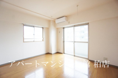 【居間・リビング】 | ラティニア | 反転タイプ