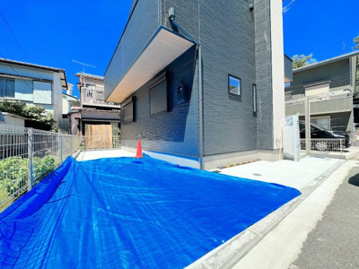 【駐車場】 | ◆◇柏尾町　新築戸建て◇◆ | ◆ゆったりとした駐車スペースを確保いたしましたので、車種によりますがお車2台駐車できます。自転車やバイクなど、ゆとりのある敷地で置き場所に困ることはないでしょう。