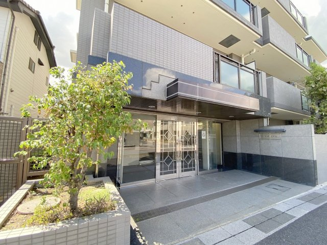 エステ・スクエア吉川のエントランス|マンションエントランス