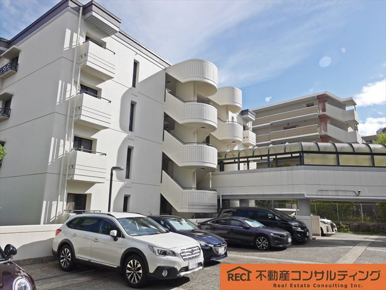 朝日ヶ丘アーバンライフ2番館の駐車場