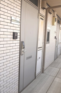 【玄関】 | Kiratech White(キラテック　ホワイト) | ※ハウスクリーニング前