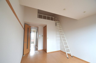 【内装】 | Kiratech White(キラテック　ホワイト) | 駐輪場