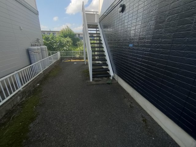 ドミール城南C棟のエントランス