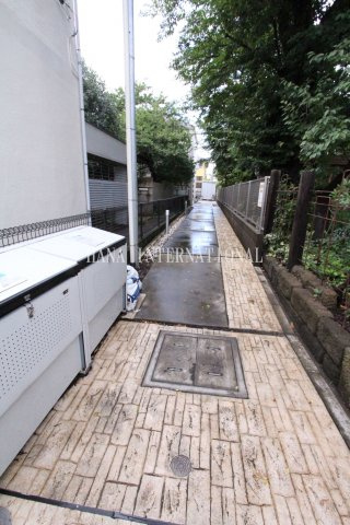 リブリFelice 国立のエントランス