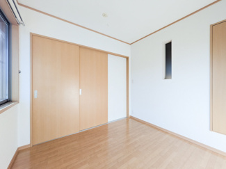 【洋室】 | グレースコートA棟 | 洋室（南側）LDKへの引き戸