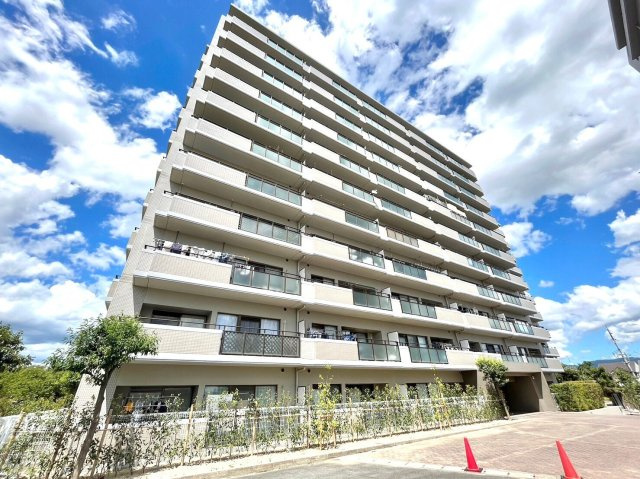 グランデュール鴨川Ⅱ番館の外観