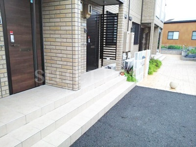 【エントランス】 | Ｄ－ＳＱＵＡＲＥ | 清潔なエントランスです