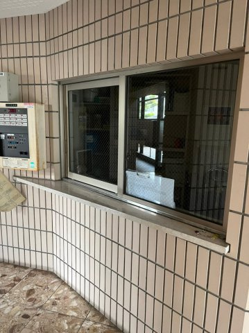 ロアール西別院のエントランス|エントランス内の管理室