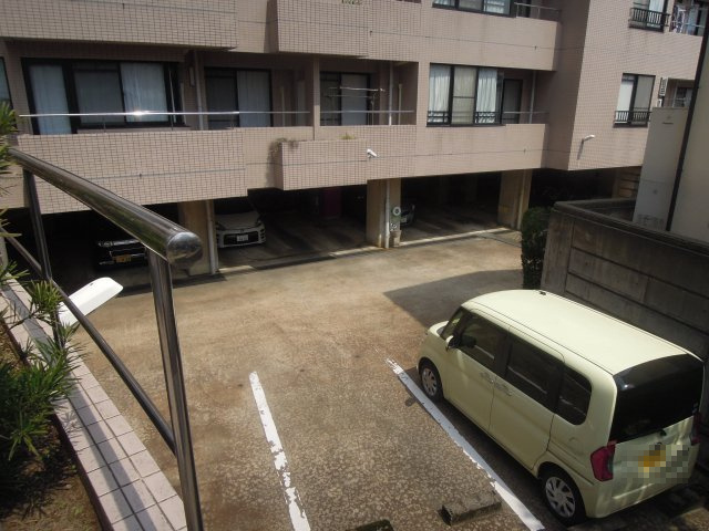 ロアール西別院の駐車場|地下にも駐車場スペースあり（空き無し）