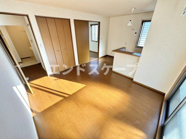 グランドソレーユの居間・リビング|高崎、前橋エリアのお部屋探しはエンドスケープまで！お客様の理想お聞かせ下さい♪