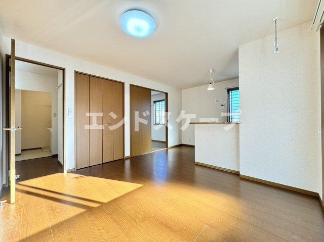 グランドソレーユの居間・リビング|高崎、前橋エリアのお部屋探しはエンドスケープまで！お客様の理想お聞かせ下さい♪