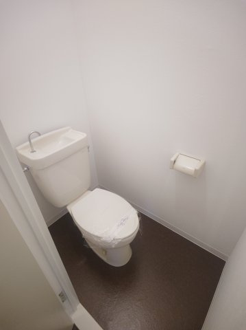 ホワイエ・アンノマエのトイレ|落ち着いた色調のトイレです