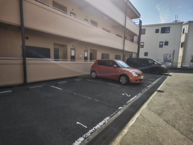 ホワイエ・アンノマエの駐車場|駐車スペースもあります