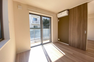 【洋室】 | スペランツァ・ミタカ | 南側　約5帖。