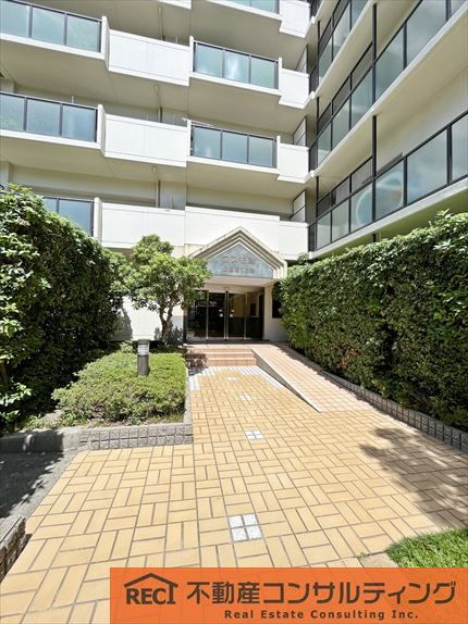 コスモ灘・公園通りB棟のエントランス