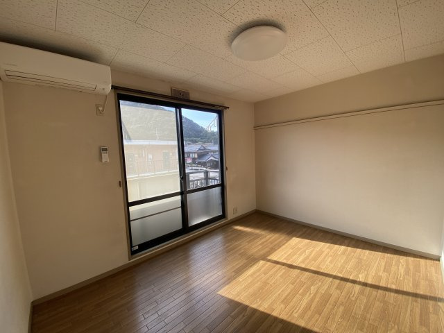 メゾンド・メイナドの洋室