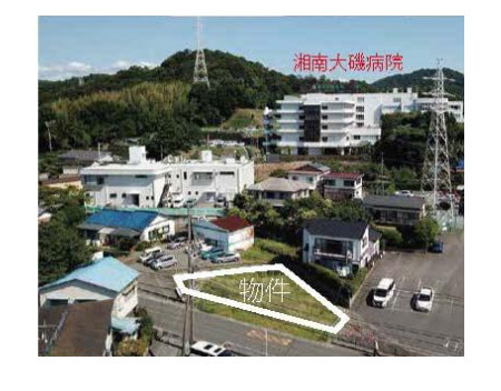 【前面道路含む現地写真】 | 病院やお買物施設（コンビニ・スーパー他）近く、周辺環境良好な好立地◎
圧巻の土地面積67.25坪！広大な売地が、大磯町エリアに新登場♪ぜひお問合せ下さい。
