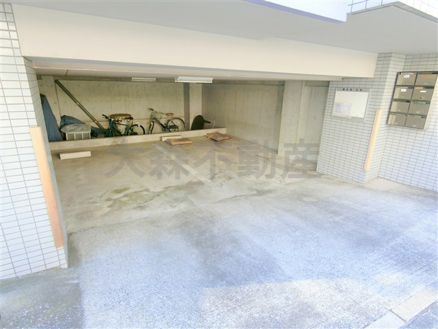 プランドール荒山の駐車場|平置き駐車場　サイズ空き状況はお問合せ下さい。