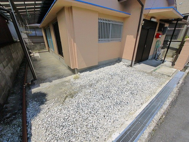 柳本町一戸建の駐車場|駐車場があるので、車を買う予定の方も安心です