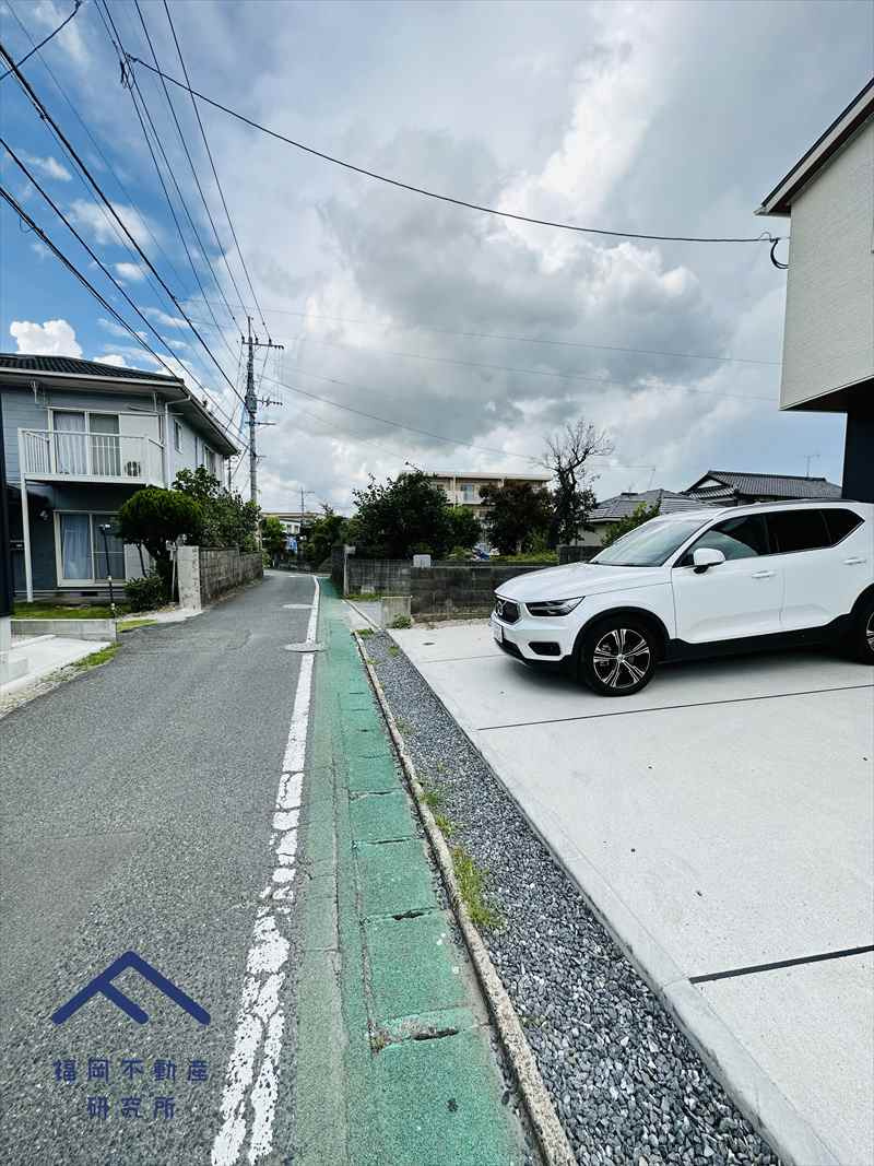 久留米市国分町　戸建ての前面道路含む現地写真