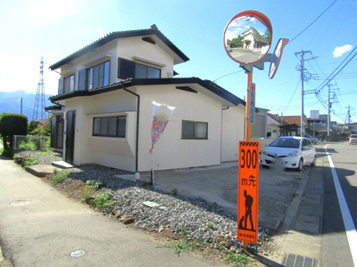 【前面道路含む現地写真】 | 【再生住宅】甲斐市龍地 | 前面道路含む現地写真です