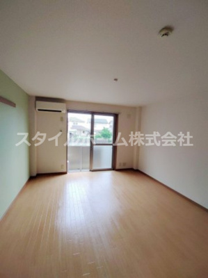 【居間・リビング】 | ボナールシュン | 別部屋写真