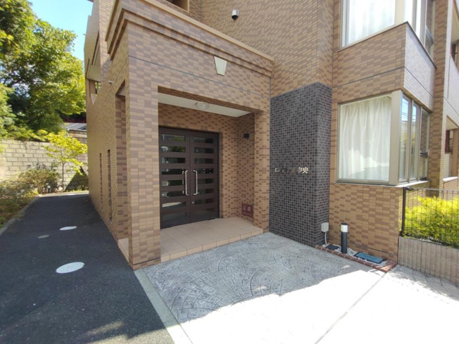 【エントランス】 | ロイヤル中央 | 外観写真その他2