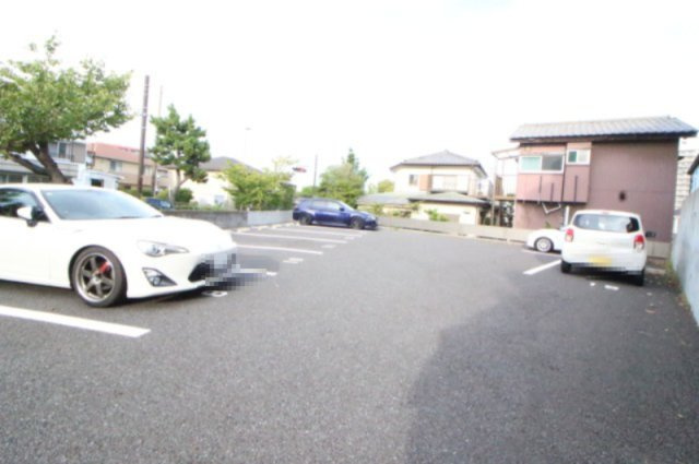 アベニュー湘南の駐車場