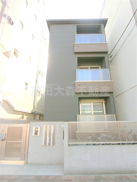 Casa Nakaカーサナカの外観|2017年3月築　木造地上3階建て総戸数6戸TVモニター付オートロック付きの人気賃貸アパート　東急多摩川線武蔵新田駅近、下丸子駅と東急池上線千鳥町駅も徒歩圏内の東京都大田区矢口1丁目