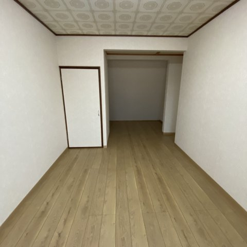 新生町コ・ワーキングスペースの洋室