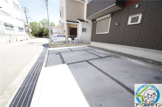 アンティークショコラ三番館の駐車場