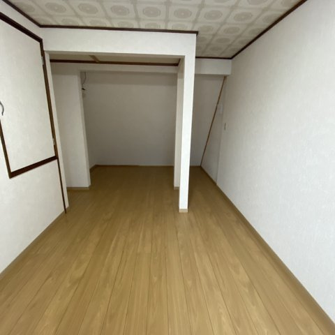 新生町コ・ワーキングスペースの洋室