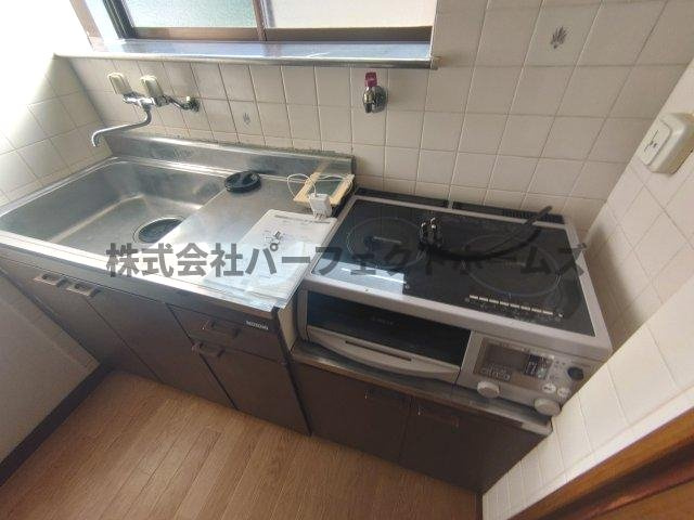 寝屋二丁目戸建　賃貸のキッチン|コンパクトなキッチンで掃除もラクラク