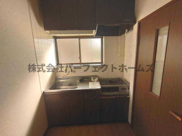 寝屋二丁目戸建　賃貸のキッチン|コンパクトなキッチンで掃除もラクラク