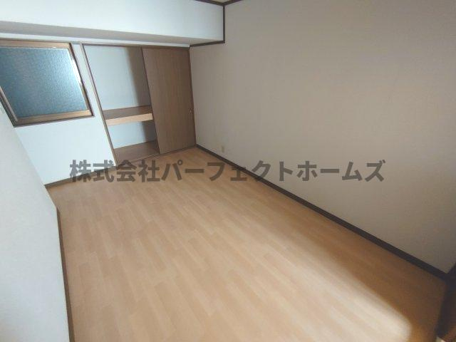 寝屋二丁目戸建　賃貸の洋室|広々とした洋室です