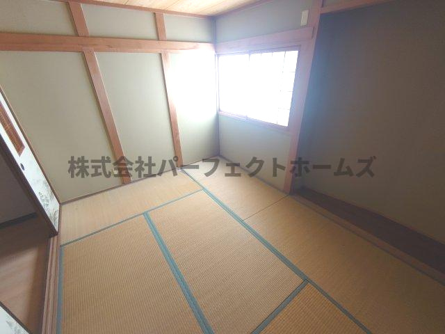 寝屋二丁目戸建　賃貸の和室|和室があれば、来客や子供用のスペースとして活躍します