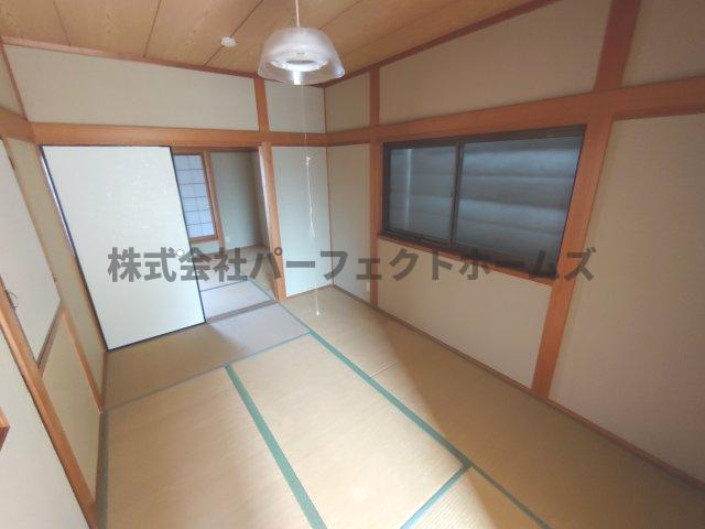 寝屋二丁目戸建　賃貸の和室|柔らかい畳が心地よい和室