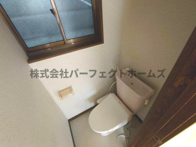 寝屋二丁目戸建　賃貸のトイレ|清潔感のあるトイレです