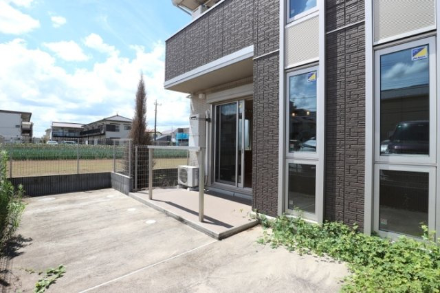 クレールフラッツ天王台のエントランス|テラス