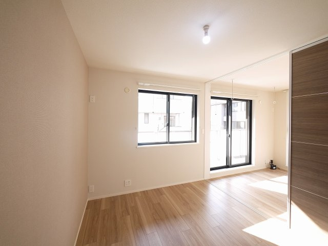 モンパルク生駒元町の洋室|コンパクトで使いやすい洋室です