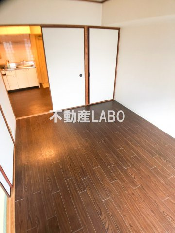 中善大正ハイツの洋室