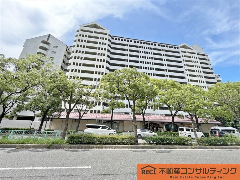 RICウエストコート4番街東棟の外観