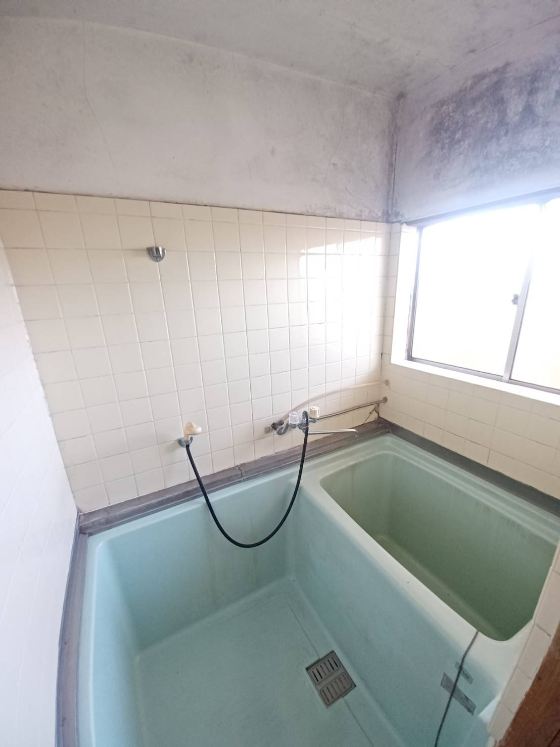 小宅マンションの浴室
