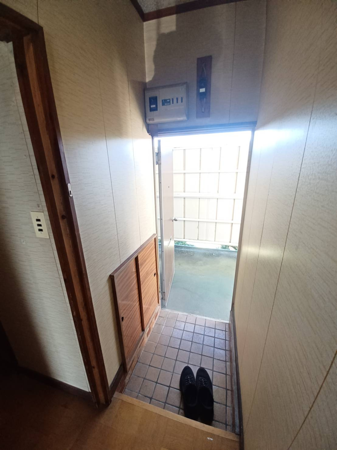小宅マンションの玄関
