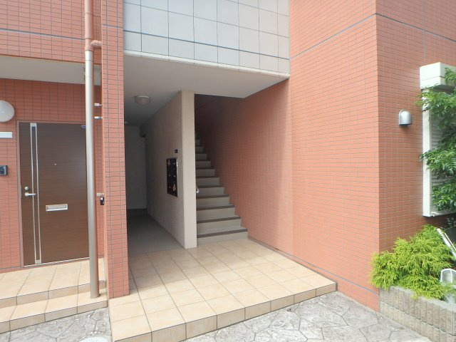 コンフォール日吉のエントランス