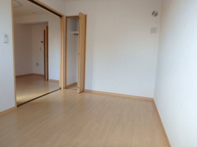 コンフォール日吉の寝室