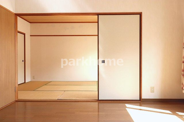 メゾン王子谷の洋室|広々とした洋室です
※間取り反転の場合あり、内装が若干異なる場合がございます