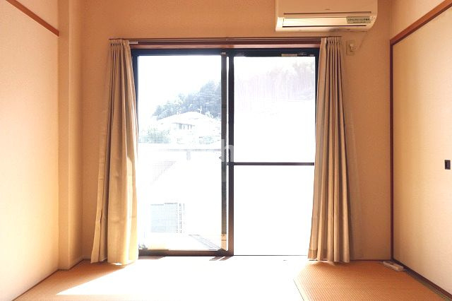 メゾン王子谷の和室|趣のある和室です
※間取り反転の場合あり、内装が若干異なる場合がございます