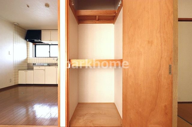 メゾン王子谷の収納|こまごまとしたものを収納できそうですね
※間取り反転の場合あり、内装が若干異なる場合がございます