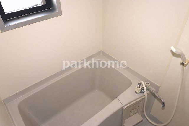 メゾン王子谷の浴室|日々の暮らしに欠かせないお風呂です
※間取り反転の場合あり、内装が若干異なる場合がございます